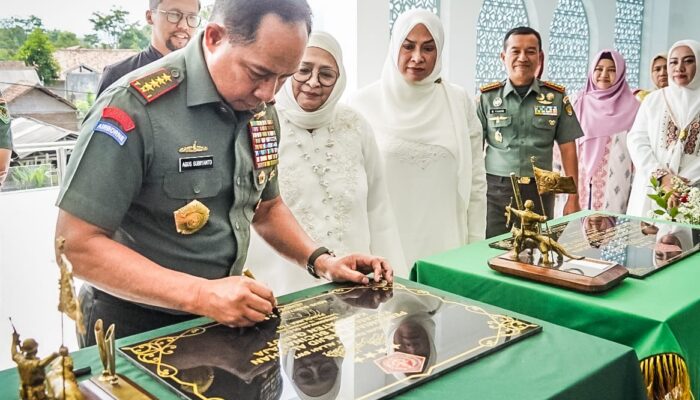 Panglima TNI Resmikan Masjid Al-Jihan di Garut: Simbol Penguatan Nilai Keagamaan dan Sosial