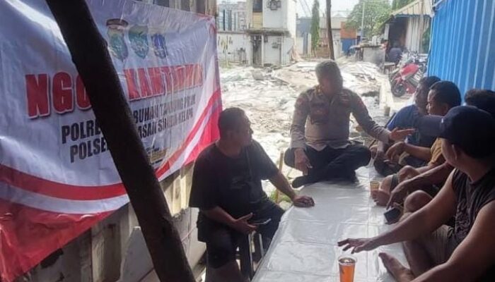 Kebersamaan Ngopi Kamtibmas bersama Pengemudi Truk untuk Colling System