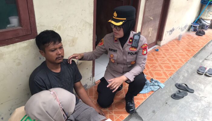 Kapolsek Tambun Selatan Beri Trauma Healing untuk Korban Selamat Kecelakaan Tower BTS