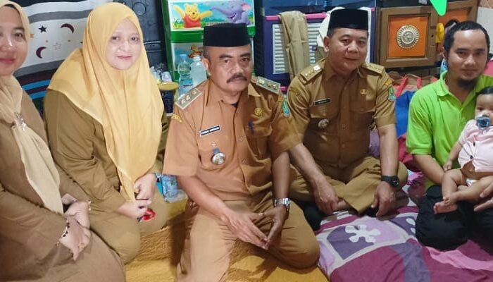 Camat Bekasi Barat dan Lurah Bintara Kunjungi Balita Penderita Atresia Bilier Berikan Bantuan dan Dukungan