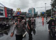 Respons Cepat Kapolsek Kebon Jeruk: Tinjau Wilayah Banjir dan Pastikan Keamanan Warga