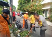 Warga Kenari Kerja Bakti, Polisi Turun Langsung Pantau Lingkungan