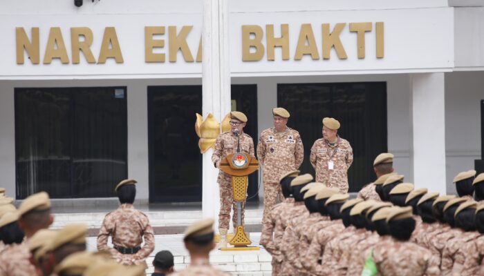 Diiringi Defile Drumband, Wamendagri Bima Sambut Peserta Retret Gelombang II di Kampus IPDN