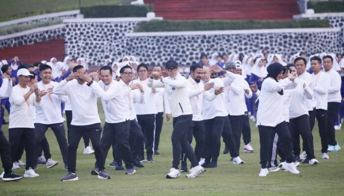 Hari Kedua Retret, Kepala dan Wakil Kepala Daerah Antusias Ikuti Senam Pagi
