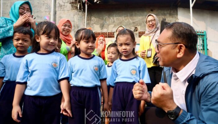 Urban Farming Dahlia Cempaka Putih Barat Tanam Bibit Cabai dan Tomat