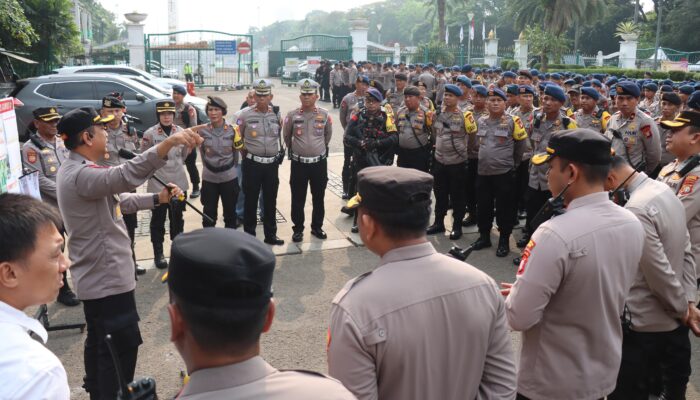 Polisi Siagakan 1.489 Personel, Amankan Aksi BEM SI di Silang Selatan Monas