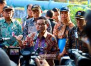 Wali Kota Jakpus Dampingi Gubernur Jakarta Susur Sungai Ciliwung