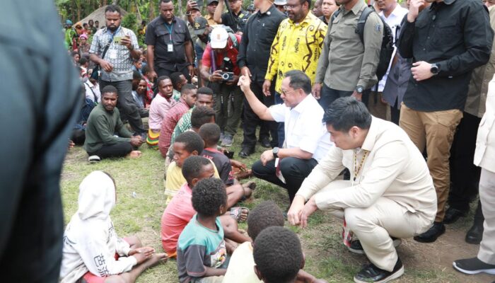 Mendagri dan Menteri PKP Jalin Dialog Bersama Masyarakat Papua Pegunungan serta Hadiri Acara Bakar Batu