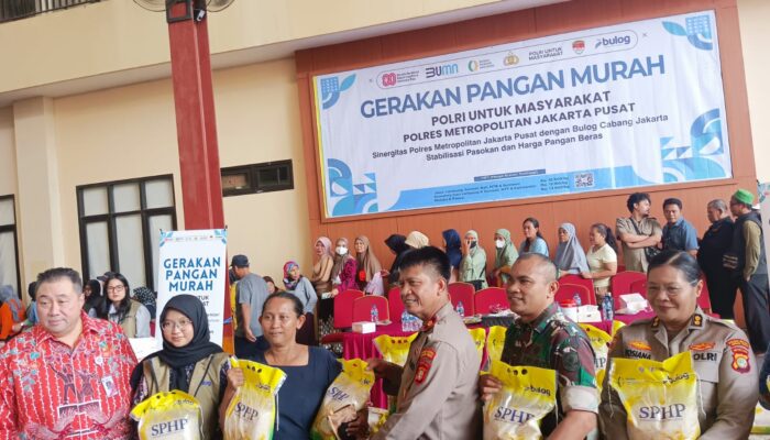Beras Murah dan Senyum Warga di Kick Off Gerakan Pangan Murah Polres Metro Jakpus