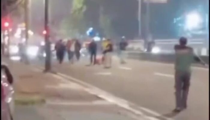 Tawuran Remaja Pecah di Petojo Selatan, Petugas Linmas Luka Bacok — Tiga Pelajar Diperiksa Sebagai Saksi