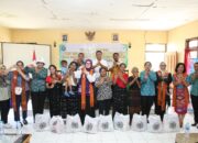 Kunjungi Posyandu di Ngada NTT, Yane Bima Arya Gaungkan Semangat Indonesia Emas 2045