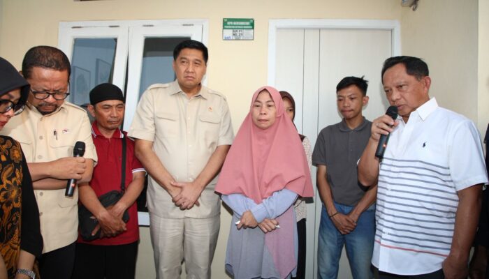 Mendagri Saksikan Penyerahan Rumah untuk Keluarga Almarhum Affan Kurniawan