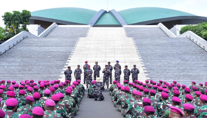 Danpasmar 1 Dampingi Kasal Tinjau Prajurit Pasmar 1 Saat Amankan Gedung DPR/MPR RI