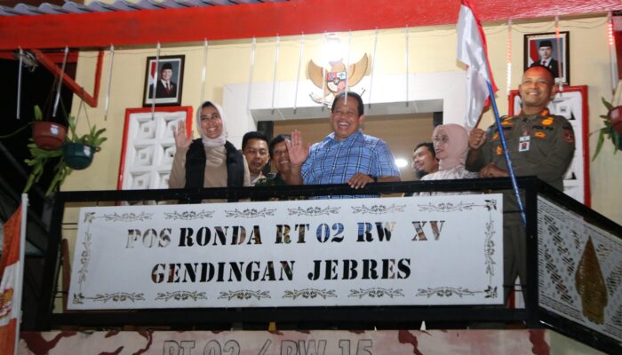 Irjen Kemendagri Monitor Langsung Pelaksanaan Siskamling di Surakarta