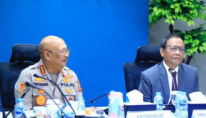 Polri Teguhkan Moral dan Profesionalisme Pasca Krisis, Gandeng Prof. Mahfud MD dan Komjen Chryshnanda