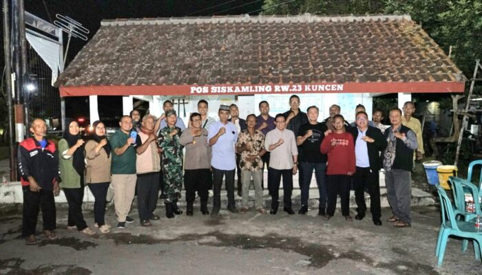 Laksanakan Arahan Mendagri, Dirjen Bina Bangda Kemendagri Tinjau Pos Kamling di Sleman