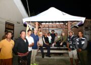 Tinjau Siskamling di Lombok Tengah, Wamendagri Gaungkan Semangat Gerakan Warga Jaga Warga
