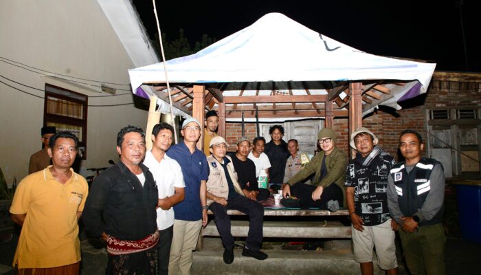 Tinjau Siskamling di Lombok Tengah, Wamendagri Gaungkan Semangat Gerakan Warga Jaga Warga