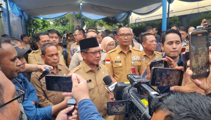 Bakti Sosial HUT ke-15 BNPP RI, Mendagri Tito Karnavian Serahkan Bantuan di RPTRA Pulo Gundul