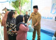HUT Ke-15 BNPP, Mendagri selaku Kepala BNPP Bagikan 2.000 Paket Sembako kepada Warga Tanah Tinggi