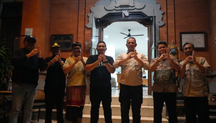 Dirjen Bina Pemdes Tinjau Siskamling di Bali, Apresiasi Sinergi Pecalang, Linmas, dan Pemerintah Desa