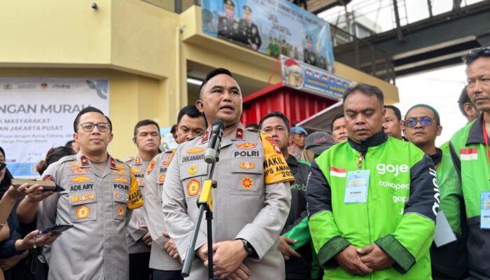 Jumat Peduli Polda Metro Jaya Luncurkan Rakyat Mart Dukung Gerakan Pangan Murah