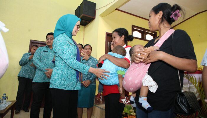 Temui Kader PKK dan Posyandu di Kabupaten Ngada, Yane Bima Tekankan Pentingnya Pemberian Imunisasi Dasar