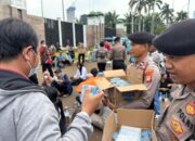 Unjuk Rasa Tertib di DPR, Polisi Turun Langsung Bagikan Roti dan Air