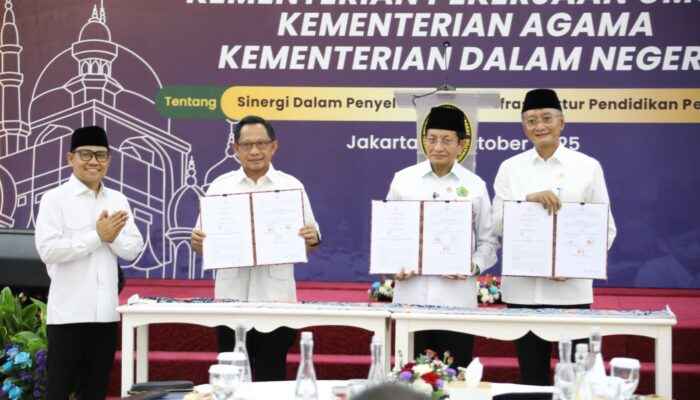 Teken MoU bersama Menteri PU dan Menag, Mendagri Tegaskan Dukungannya terhadap Pendidikan Pesantren