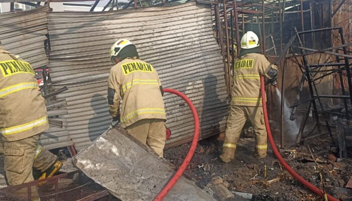 Lapak PKL Di Cengkareng Hangus Terbakar
