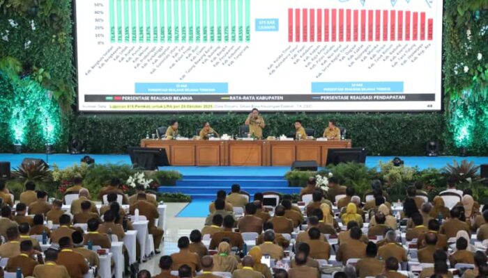 Buka Rakor Sekda dan Kepala Bappeda, Mendagri: Forum Evaluasi Kinerja hingga Sinkronisasi Program Pusat dan Daerah