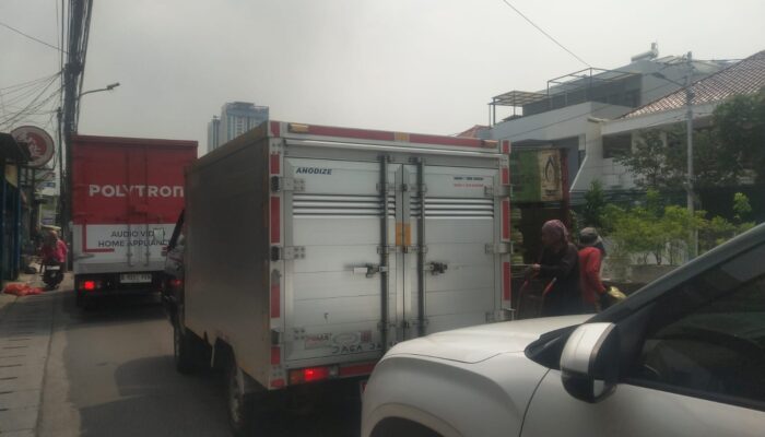 Parkir Liar Di Duri Kepa Bikin Macet, Sudinhub Jakbar Cuek