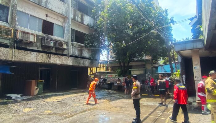 Respon Cepat Pamapta II Polres Metro Jakarta Pusat Tangani Awal Kebakaran di Jalan Samanhudi