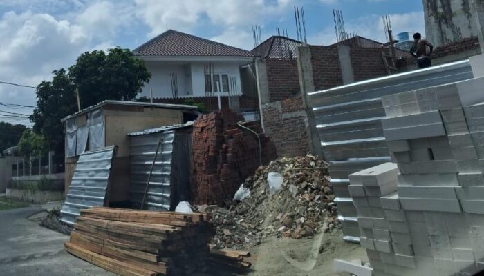 Warga Tuding Kinerja Pengawasan Sudin Cipta Karya Lemah, Bangunan Diduga GSB Di Biarkan