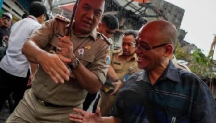 Walkot Jakbar Minta Seluruh  SKPD Membantu Warga Terdampak Kebakaran Gg Langgar Tangki