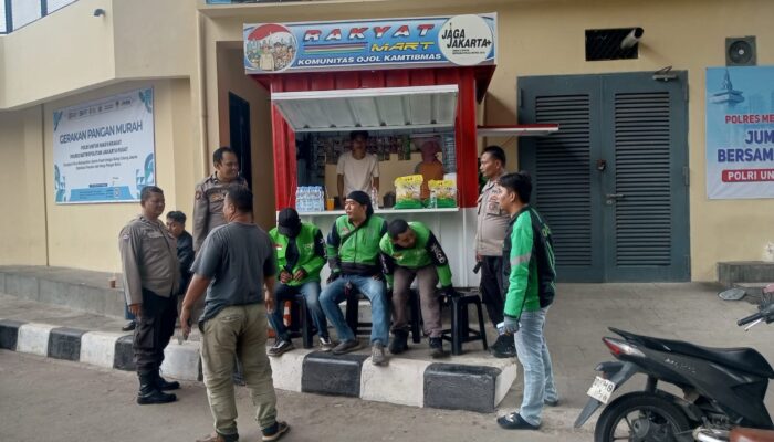 Polsek Metro Gambir Gelar Gerai Rakyat Mart di Polsubsektor Juanda, Sediakan Beras Murah untuk Warga
