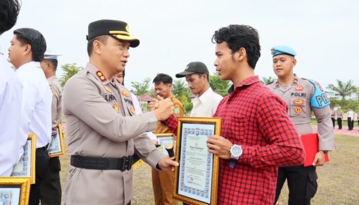 Kapolres Beri Penghargaan Kepada Warga Yang Bantu Tangkap Pengedar Narkoba