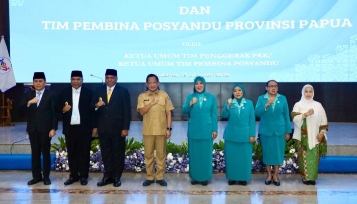 Tri Tito Lantik Ra’fatul Mulkiyah Mathius Fakhiri sebagai Ketua TP PKK dan Tim Pembina Posyandu Provinsi Papua