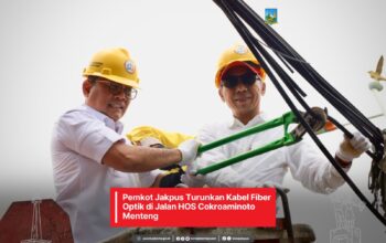 Pemkot Jakpus Turunkan Kabel Fiber Optik di Jalan HOS Cokroaminoto Menteng