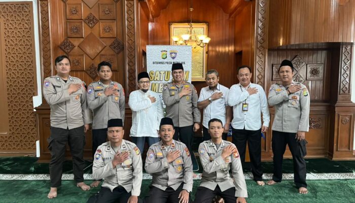 Ditbinmas Polda Metro Jaya Gelar Satu Jam Mengaji Bersama Polisi di Masjid Baitul Lathief Kemnaker