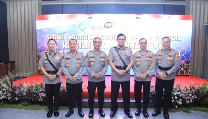 Pimpin Sertijab dan Pengantar Purna Tugas, Kadivhumas Polri Tekankan untuk Selalu Berbuat yang Terbaik