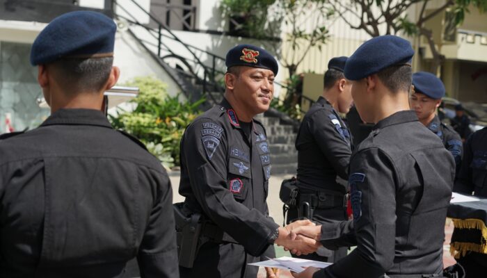 Brimob Polda Metro Jaya Beri Penghargaan kepada Anggota Berprestasi