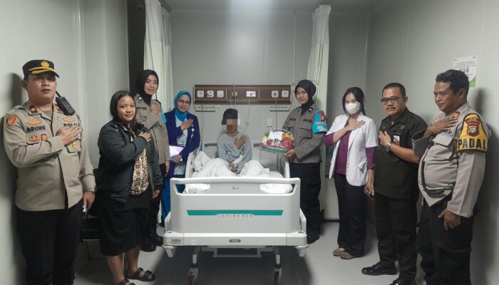 “Polwan Jaga Jakarta” Polres Metro Jakarta Pusat Hadir Temani Korban SMAN 72 di RS Pertamina