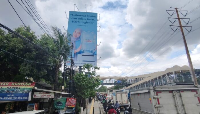 Reklame Tak Membayar Pajak di Jalan Daan Mogot, Ancaman Keselamatan dan Pelanggaran Regulasi Perlu Tindakan Tegas Aparat