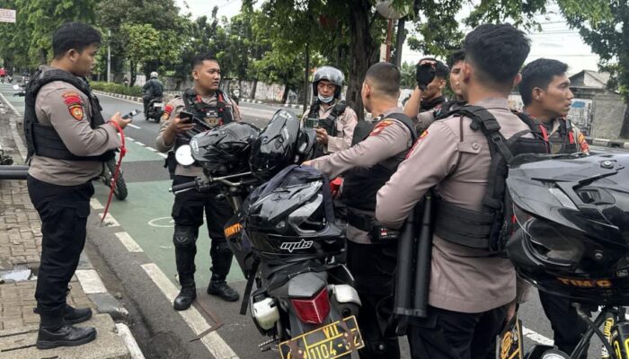 Patroli Perintis Presisi Polres Metro Jaktim Bubarkan Tawuran dan Amankan Sajam di Jl. I Gusti Ngurah Rai