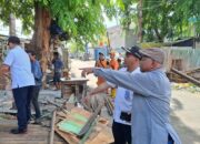 Usai Dapat Surat Pemberitahuan Dari Lurah,  Pemilik Kios Di Eks Kantor Kelurahan bongkar Sendiri Bangunannya