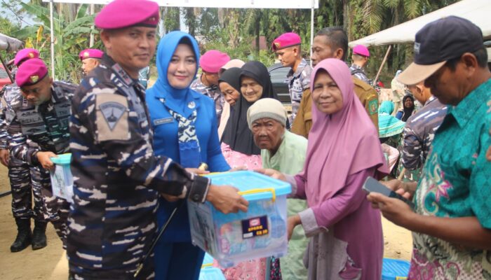Danpasmar 1 Dampingi Pangkormar Tinjau Prajurit Yang Terdampak Banjir Bandang