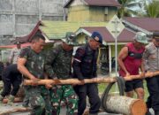 Sinergitas TNI Polri dan Masyarakat Bangun Jembatan Darurat di Aceh Singkil