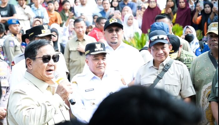 Mendagri Tito Dampingi Presiden Tinjau Sejumlah Titik Wilayah Terdampak Bencana di Sumbar