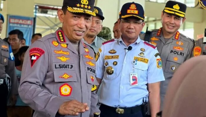 Kapolri Dan Kadishub DKI Tinjau Kesiapan Angkutan Nataru 2026 Di Terminal Pula Gebang